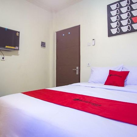 Reddoorz Near Taman Kota Ternate Hotel Exterior photo